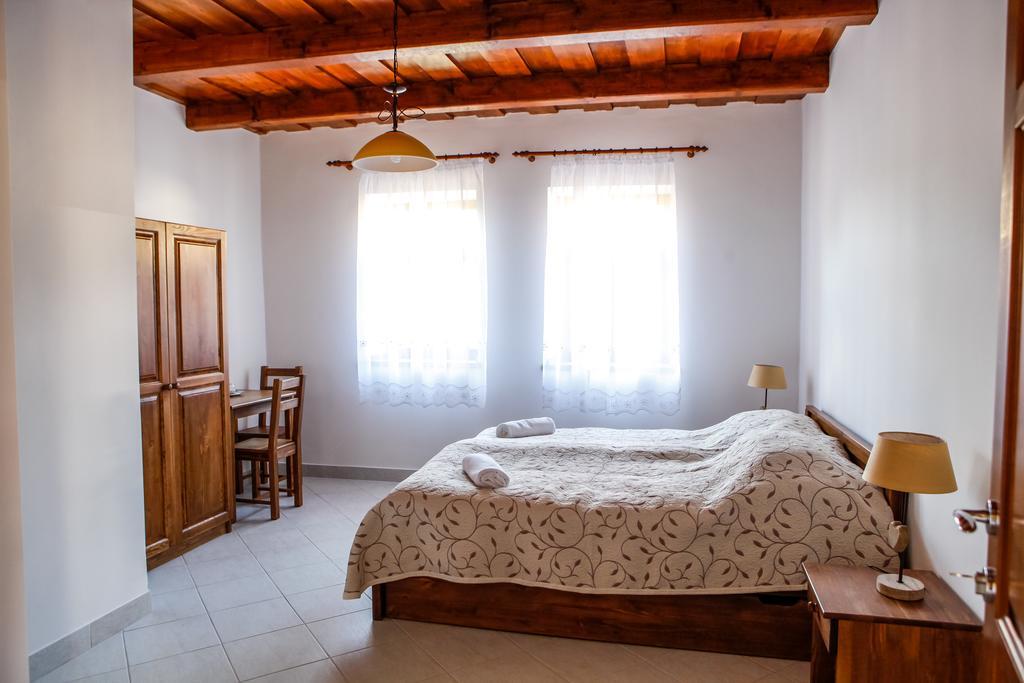 Katica Vendeghaz Hotel Tarcal Bilik gambar