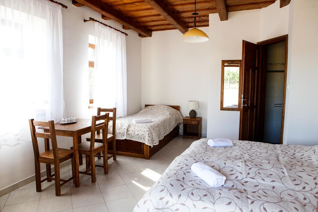 Katica Vendeghaz Hotel Tarcal Bilik gambar