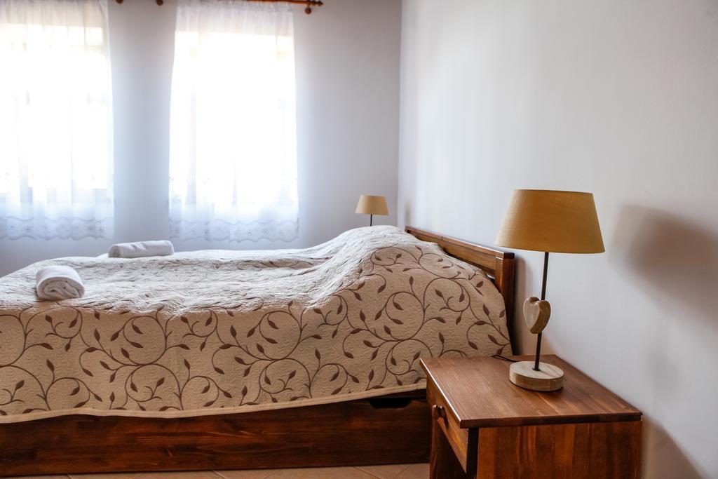 Katica Vendeghaz Hotel Tarcal Bilik gambar